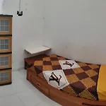 Penginapan Wanita Putri Salju Hostel Semarang